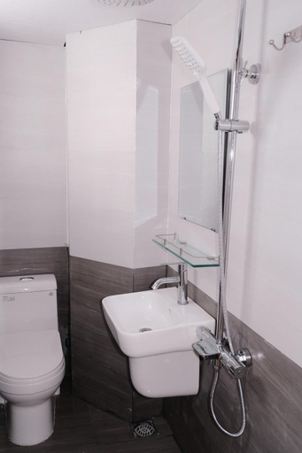 Bathroom 3, SH Hotel, Huế