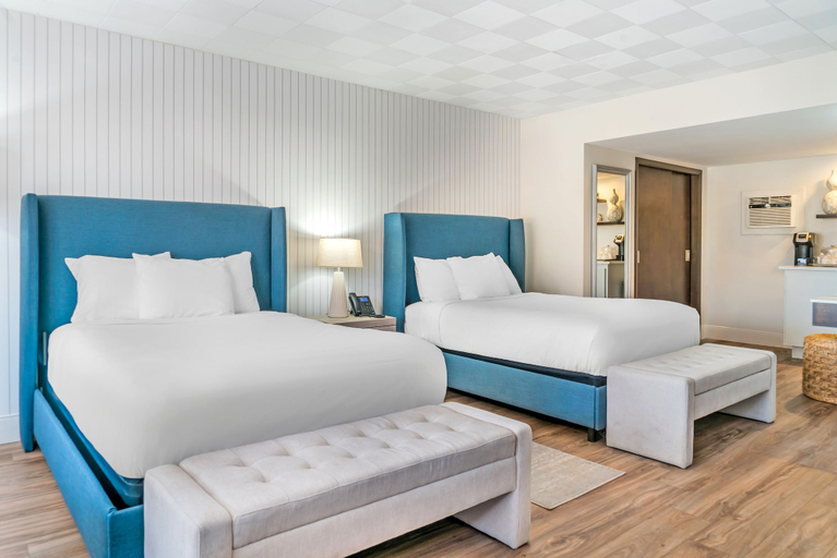 Room 4, Blue Water Inn, Saint Clair