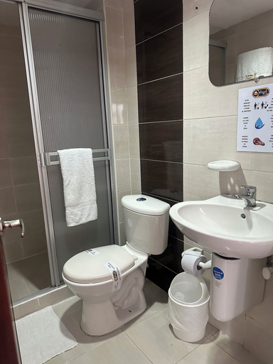 Bathroom 3, Hotel Royal Suite, Manizales