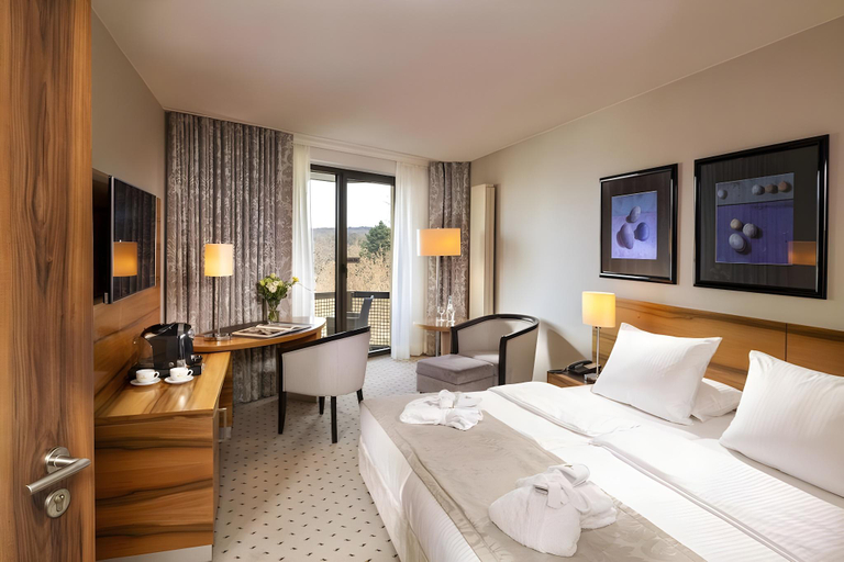 Bedroom 4, Maritim Hotel Bad Homburg, Hochtaunuskreis