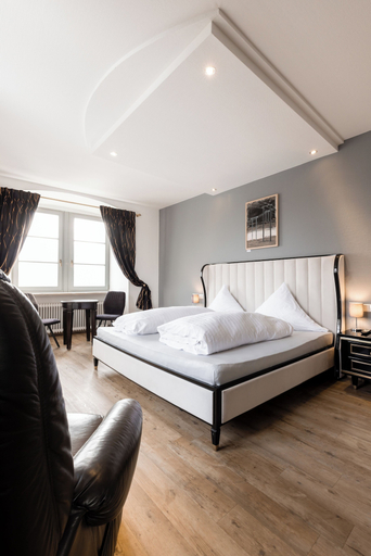 Bedroom 4, Eventlocation & Hotel Schloss Neuburg, Neckar-Odenwald-Kreis