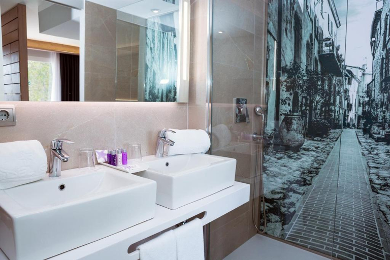 Bathroom 5, Bahia del Sol, Baleares