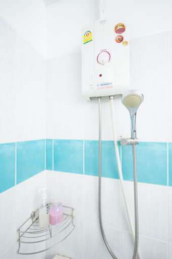 Bathroom 5, Baan Kamala Backpacker, Phuket Island