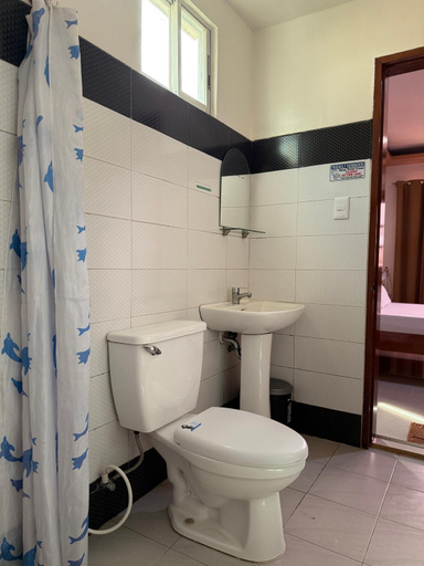 Bathroom 4, Buena's Haven Travelodge, El Nido