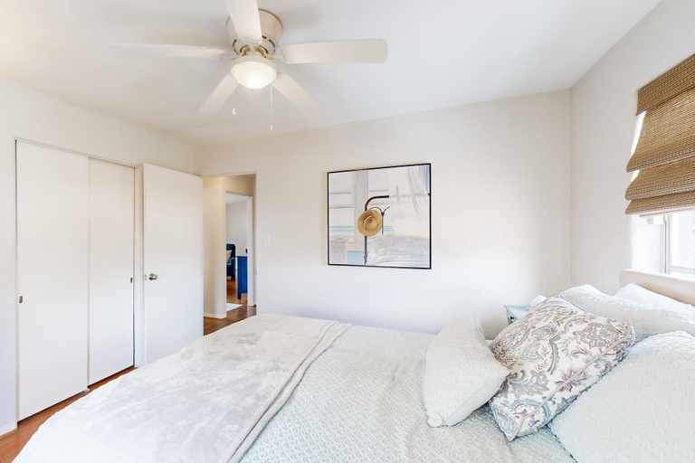 Room 5, Daytona Pearl Cottage, Volusia