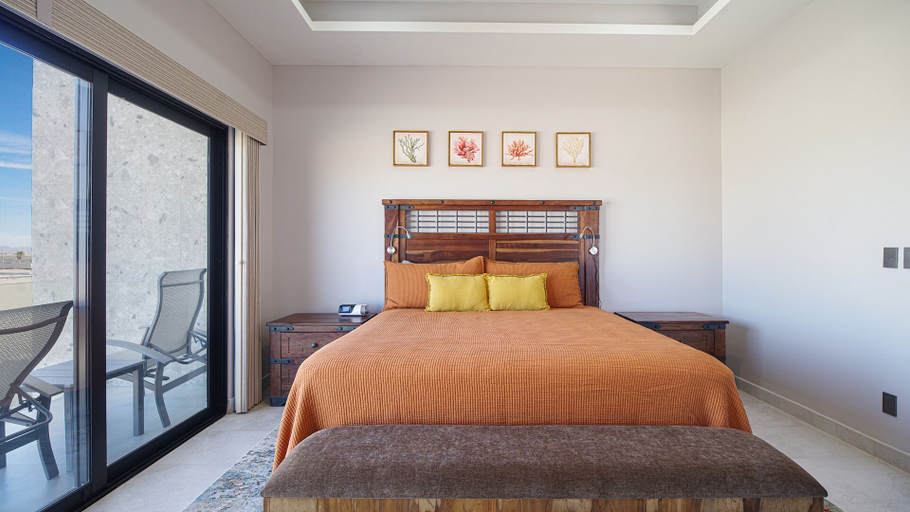 Room 3, Casa Especial, Cass