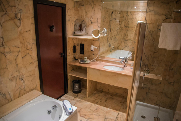 Bathroom 4, The Nicolaus Hotel Bari, Bari
