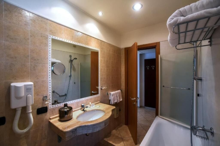 Bathroom 5, Hotel Le Palme, Salerno