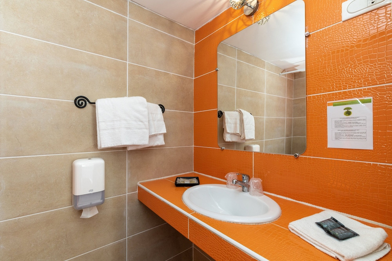 Bathroom 4, Celenya Hôtel, Var