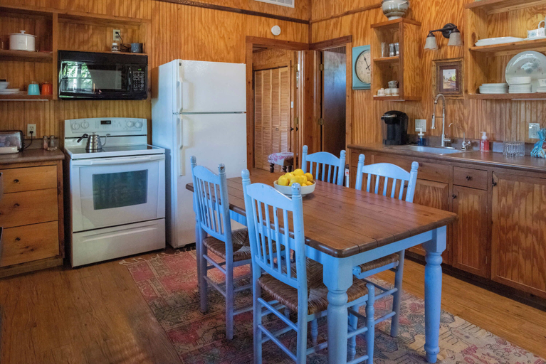 Private kitchen, Cypress Creek Cabin Stay for 6 - Pool, Hot Tub, Kendall