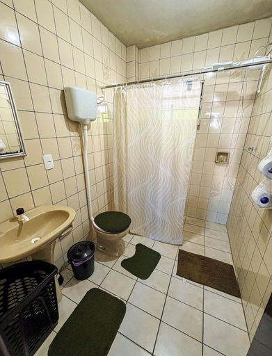 Bathroom, Casa 650 Metros da Praia, Navegantes