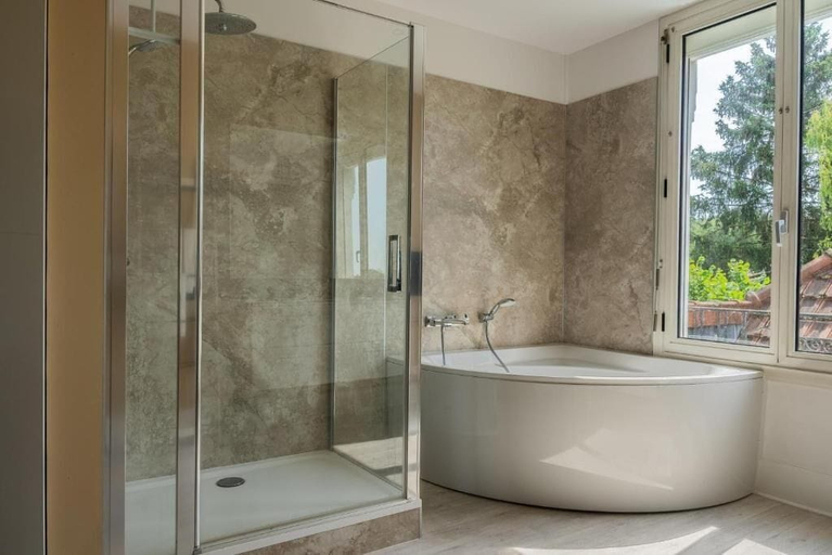 Bathroom 5, LUNIDOR, Aube