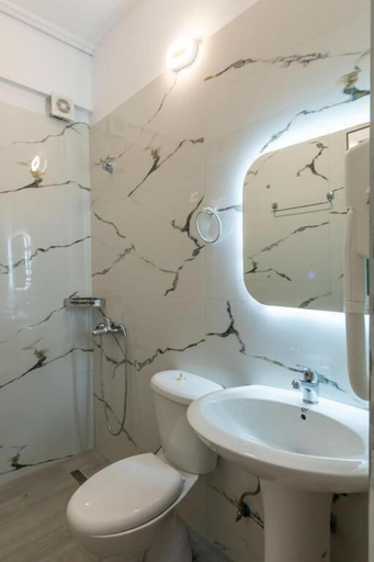 Bathroom 3, Erdano Hotel, Sarandës
