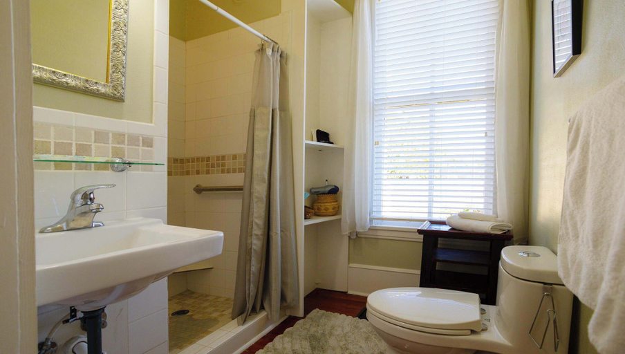 Bathroom 3, 1906 Haus Stay for 13 With Pool-hot Tub, Kendall