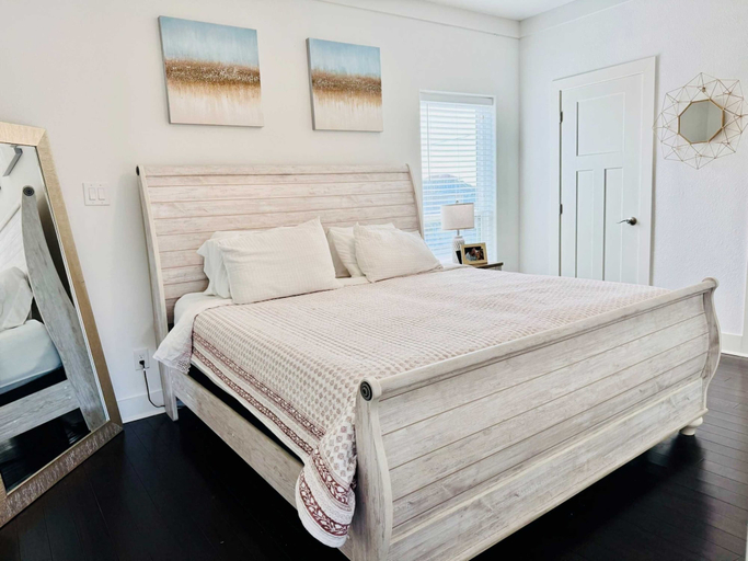 Room 2, Dockside Dream Home for 10, Galveston