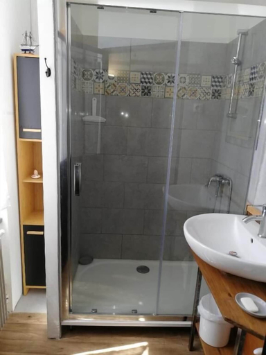 Bathroom 4, Chez Véronique et Didier, Gard