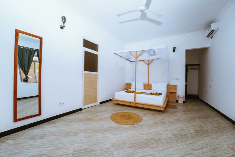 Room 5, Farashuu Luna Villa, Kaskazini 'A'
