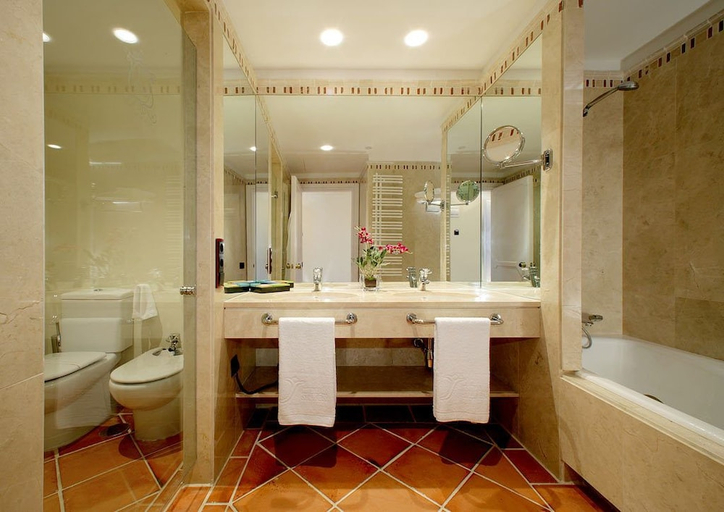 Bathroom 4, Hotel Cigarral El Bosque, Toledo