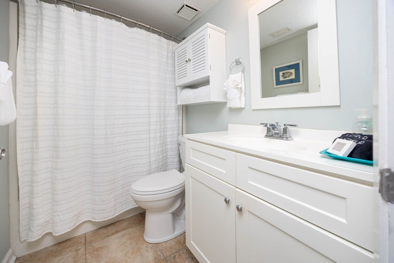 Bathroom 4, Seacrest 509, Baldwin