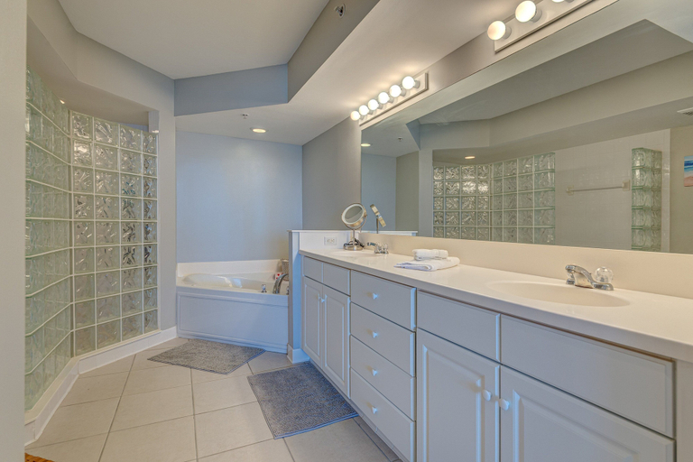 Bathroom 2, Daytona Dimucci Twin Towers 404-ocean Oasis, Volusia