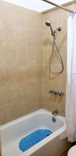 Bathroom 4, The Oasis at Kensington