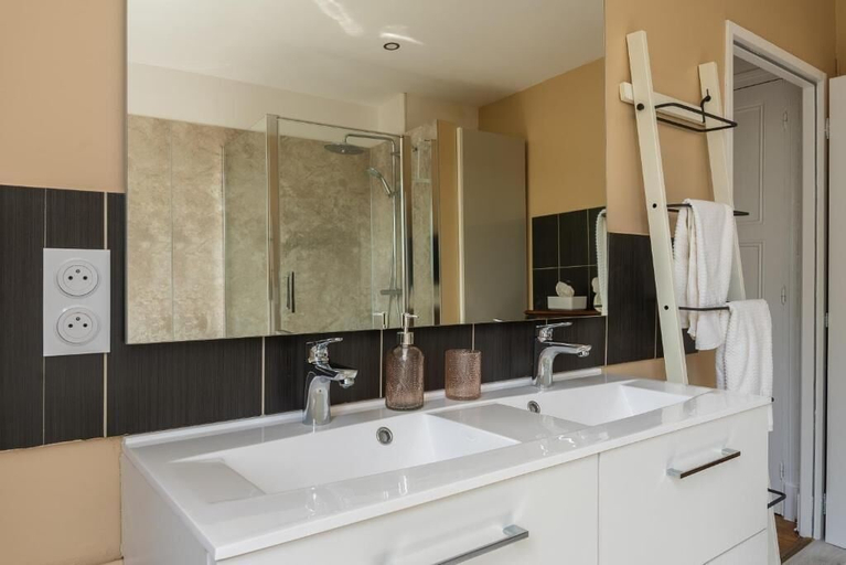 Bathroom 5, LUNIDOR, Aube