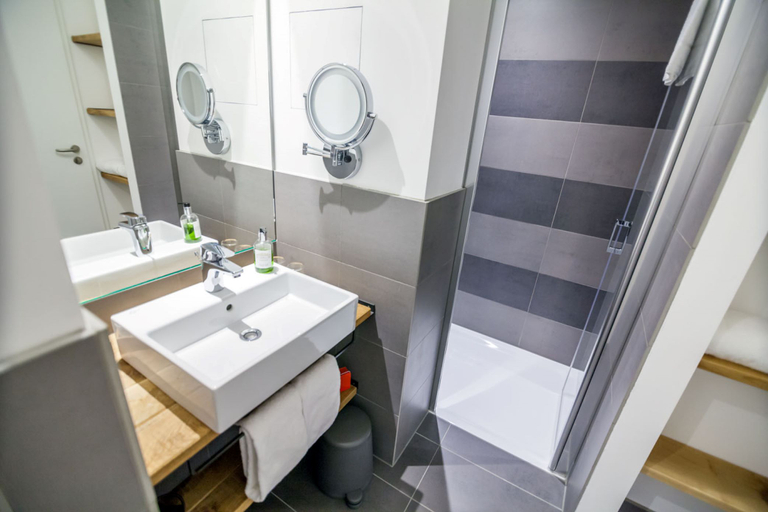 Bathroom 2, Staycity Aparthotels Leipzig City Centre, Leipzig