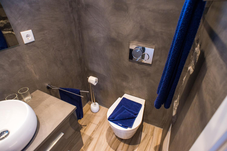 Bathroom 4, Quinta Golfinho, Calheta