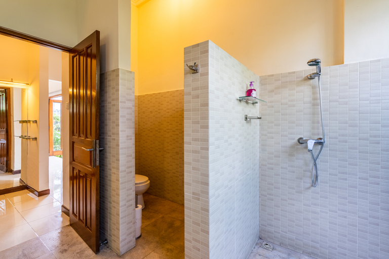 Bathroom 5, Taman Rahasia, Badung