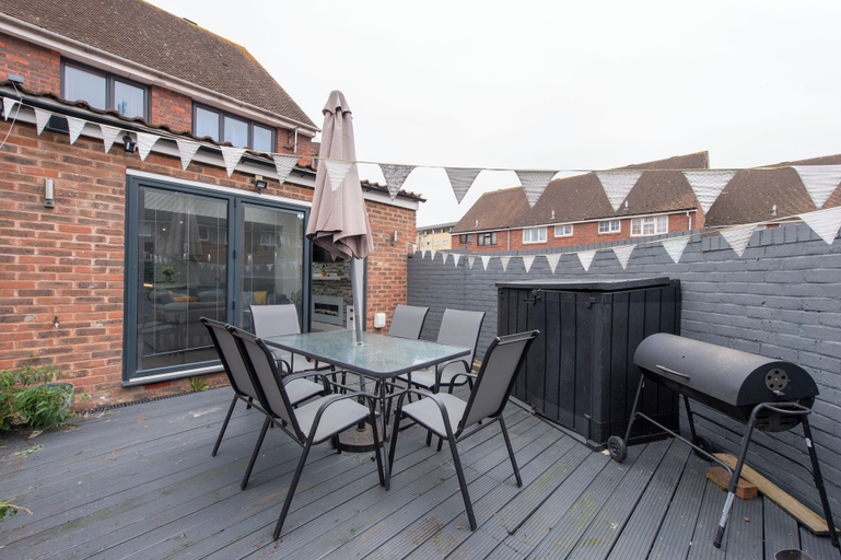 Outdoor dining 4, 44 Radnor Road, London