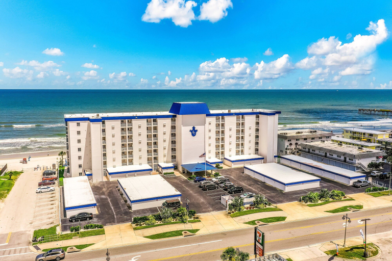 Exterior 3, Daytona Surfside Club 109- Blue Umbrella, Volusia