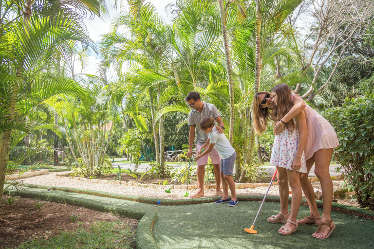 Mini-golf, Platinum Tower at Sandos Playacar All Inclusive, Cozumel
