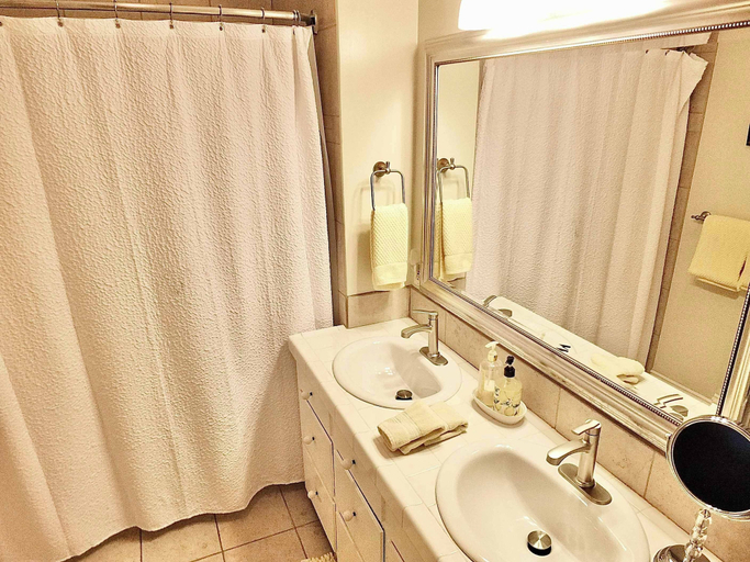 Bathroom 3, LB Peninsula Steps to Beach, Close to World Cup, Los Angeles