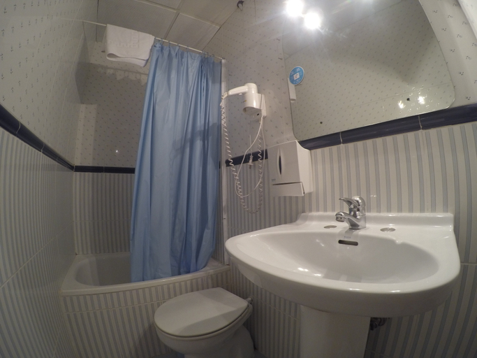 Bathroom 5, Hostal MYD Los Perales, Madrid