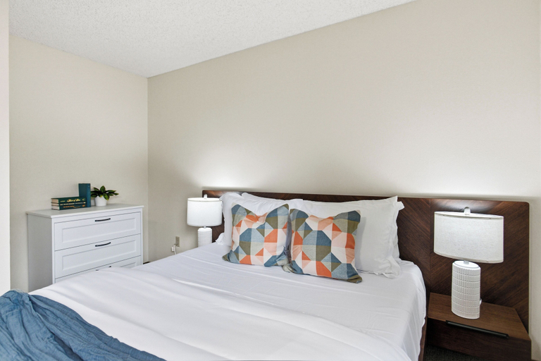 Room 2, Hilltop Seattle Retreat w/ Views & Parking, Seattle
