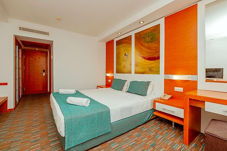 Bedroom 3, Alkoclar Adakule Hotel - All Inclusive, Kuşadası