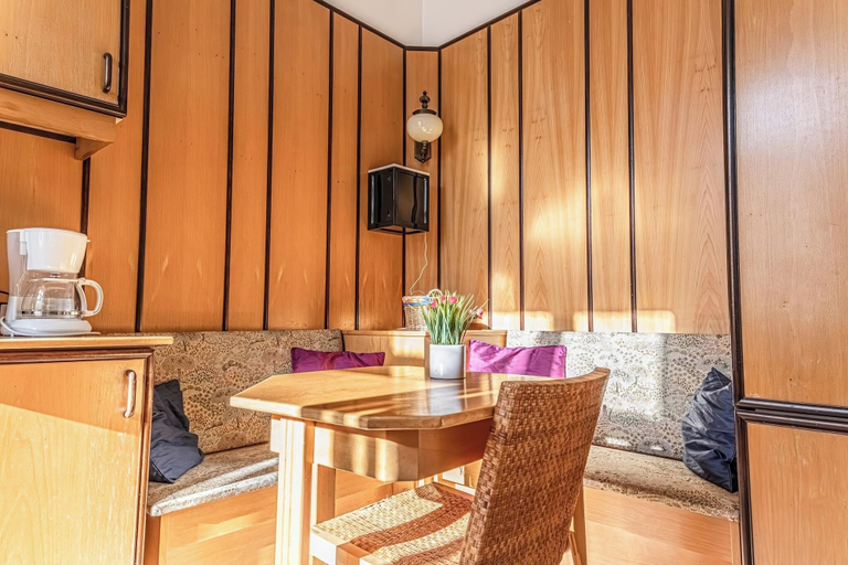 Dining 5, Modern 4BR Apartment Ideal For Long Stay, Wien