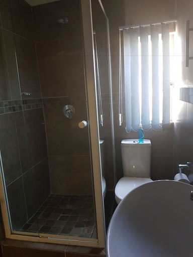 Bathroom 4, Blue Sparrow Guest House, Nkangala