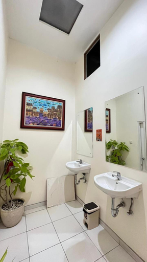 Bathroom 5, The Cabin Tugu Hostel, Yogyakarta