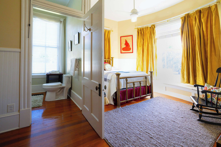 Room 5, 1906 Haus Stay for 13 With Pool-hot Tub, Kendall