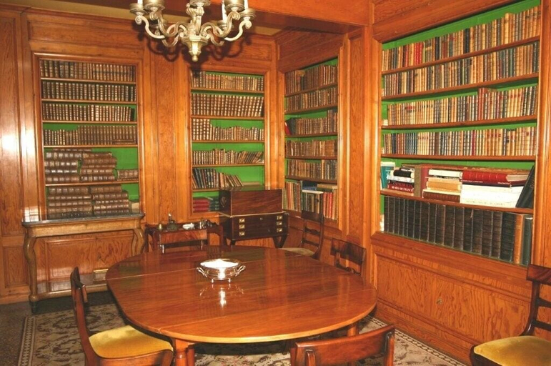 Executive lounge, Château de Roques, Ariège