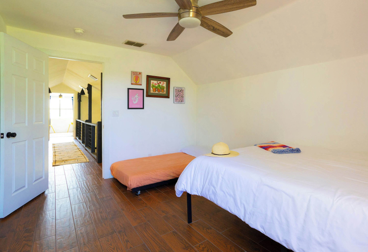 Room 3, Ranchito Texas Stay for 12, Gillespie