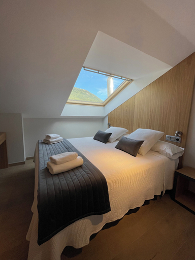 Bedroom 2, Hostal Ibaisek, Navarra