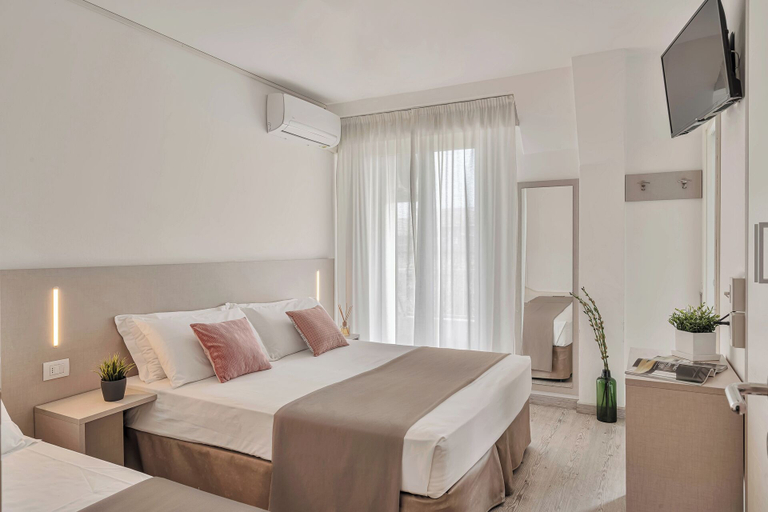 Bedroom 4, Hotel Lux, Pesaro E Urbino