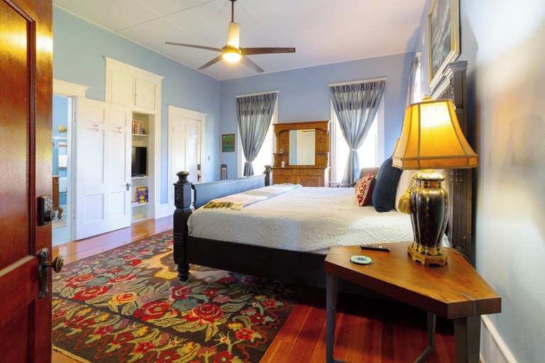 Room 4, 1906 Haus Stay for 13 With Pool-hot Tub, Kendall
