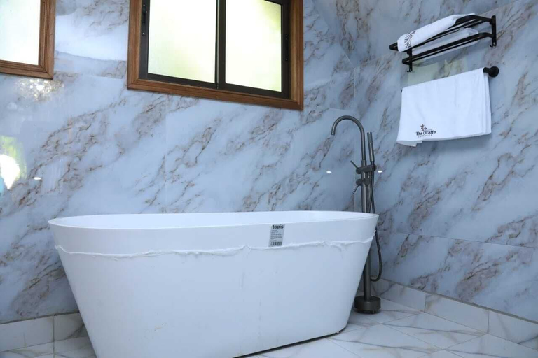 Bathroom 2, The giraffes cottages restaurant and bar, Langata