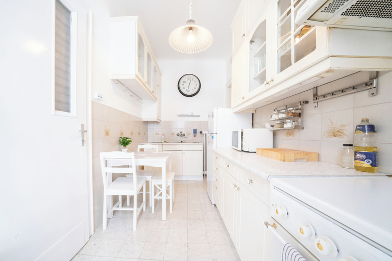 Private kitchen, Pozsonyi Suite – 3Br Family Stay | Ac + Balcony, Budapesti