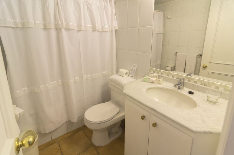 Bathroom 4, Mr Apart, Santiago