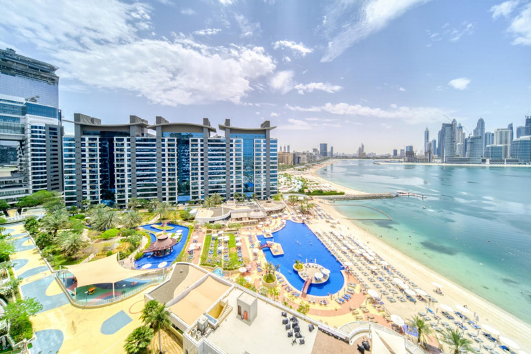 Room 4, Modish Palm 3BR w Private Balcony Beach Access, Dubai