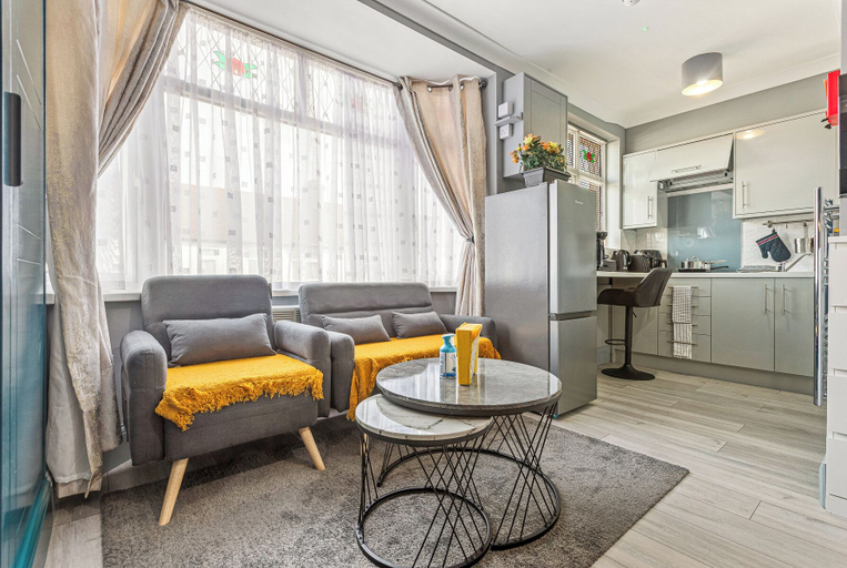 Living area 4, Imperial Inn Apartments, London